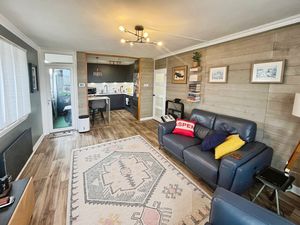 Lounge- click for photo gallery